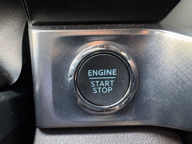 Used 2025 White Ford King Ranch image 34