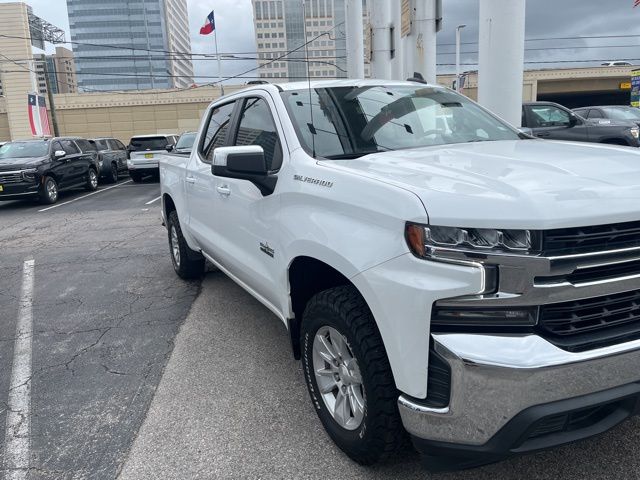 Summit White 2022 Chevrolet Silverado 1500 LT Crew Cab RWD Pickup Truck 4X2 8-Speed Automatic