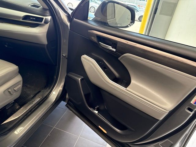 2025 Toyota Highlander Hybrid Platinum  at Toyota of Victoria