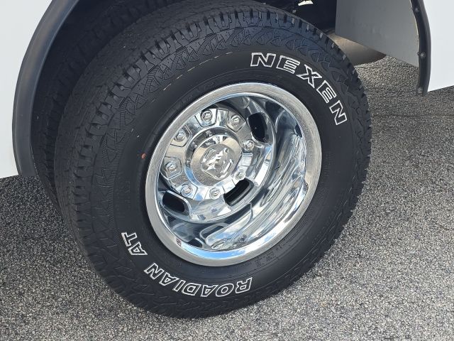 2024 Ram 3500 SLT:B01822