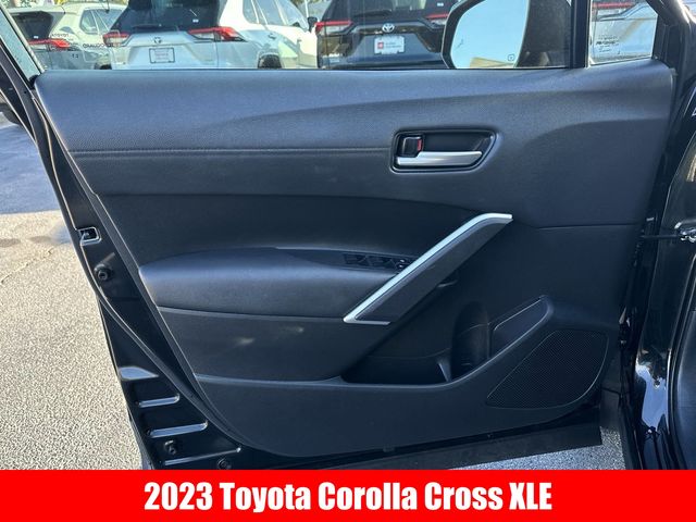 2023 Toyota Corolla Cross XLE 4