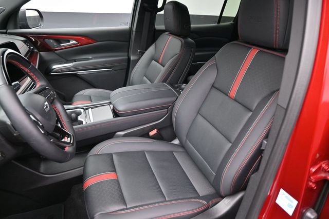 Used 2025 Chevrolet Traverse SUV