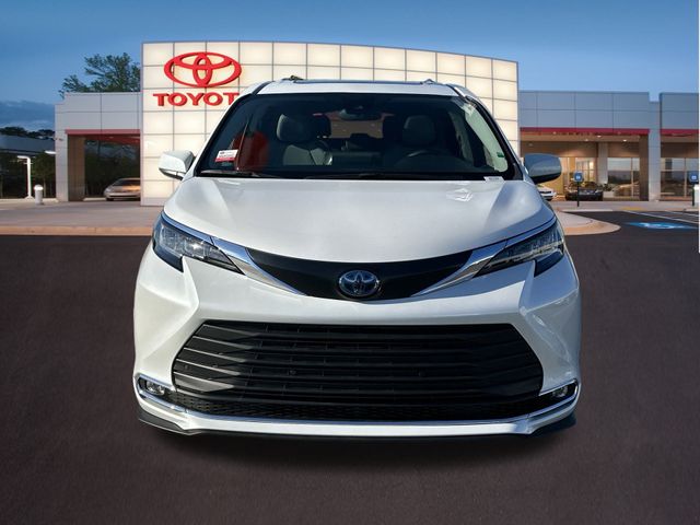 2023 Toyota Sienna XLE 24