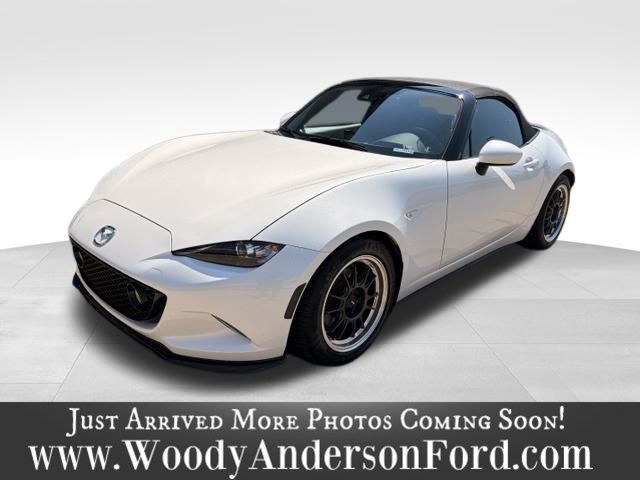 Snowflake White Pearl Mica 2019 Mazda MX-5 Miata Convertible Rear-Wheel Drive 6-Speed Manual