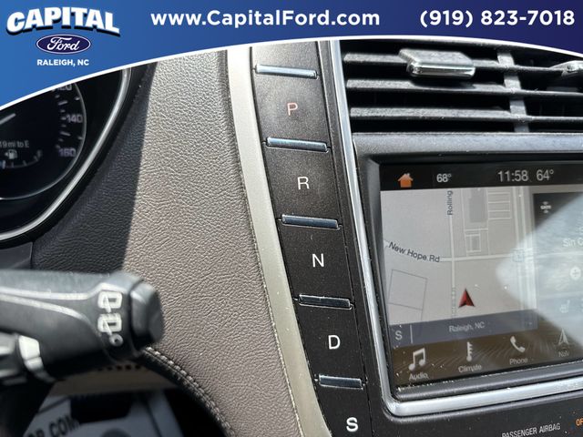 Used 2018 Red Lincoln Select image 30