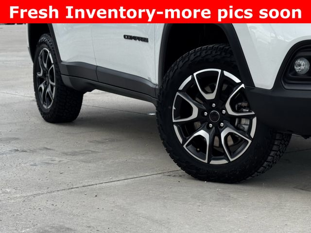 2025 Jeep Compass Trailhawk White at Legacy Ford