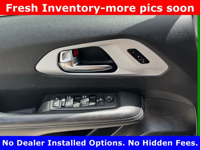 2025 Chrysler Pacifica Limited White at Mac Haik CDJR North Houston