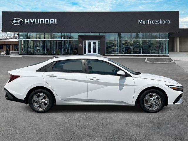 New 2026 White Hyundai SE image 4