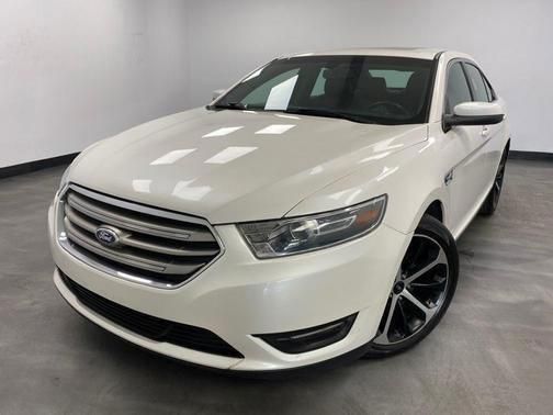 White Platinum Clearcoat Metallic 2015 Ford Taurus Sedan Front-Wheel Drive 6-Speed Automatic