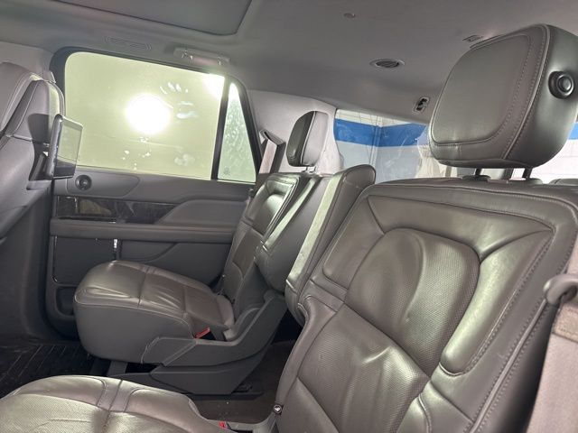 2018 Ruby Red Metallic Tinted Clearcoat Lincoln Navigator Select RWD SUV