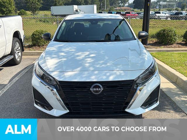 Used 2025 White Nissan 2.5 SV image 2