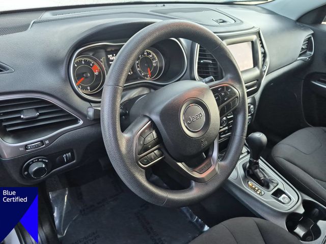 Used 2020 Silver Jeep Latitude image 16