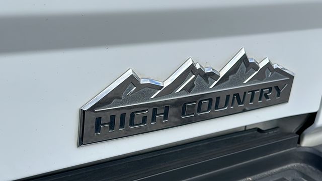 2017 Chevrolet Silverado 2500HD High Country 21