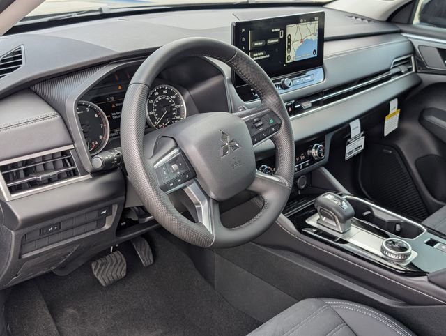 Used 2025 Black Mitsubishi SE image 14