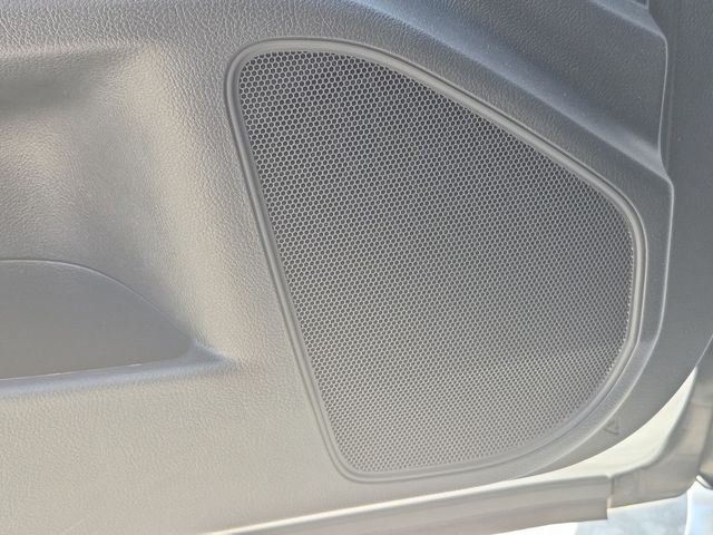 2025 Lexus ES - Image 17