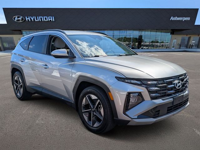 Shimmering Silver 2025 Hyundai Tucson SUV / Crossover Front-Wheel Drive 8-Speed Automatic