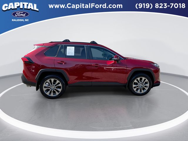 Used 2025  Toyota XLE Premium image 9