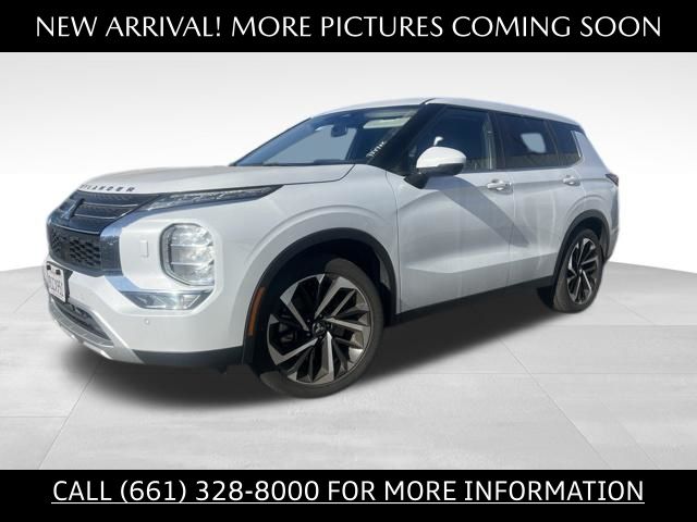 White 2024 Mitsubishi Outlander SUV / Crossover All-Wheel Drive Continuously Variable Transmission