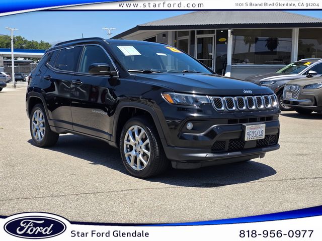 Diamond Black Crystal Pearlcoat 2023 Jeep Compass SUV / Crossover Four-Wheel Drive 8-Speed Automatic