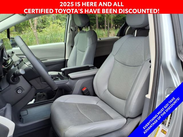 2024 Toyota Sienna Limited photo