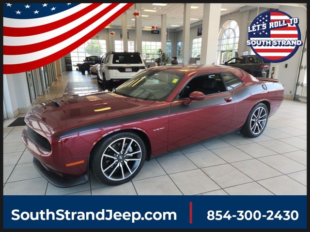 Octane Red Pearlcoat 2022 Dodge Challenger Coupe Rear-Wheel Drive 8-Speed Automatic