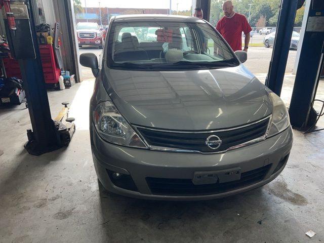 2011 Nissan Versa 1.8 SL 2