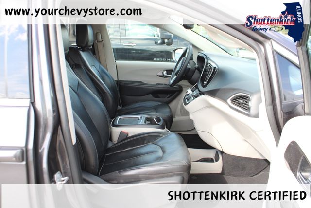 Used 2022 Chrysler Pacifica Van