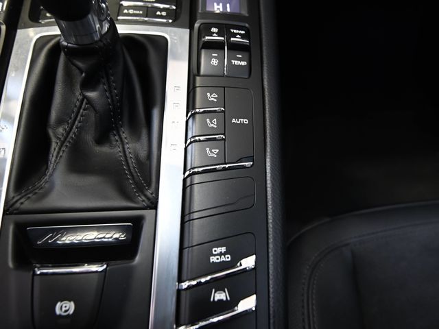 Used 2018 Black Porsche Base image 28