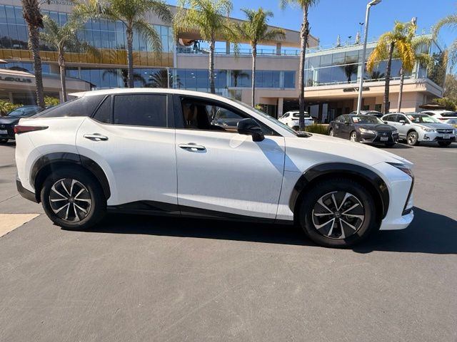 View vehicle photo 4