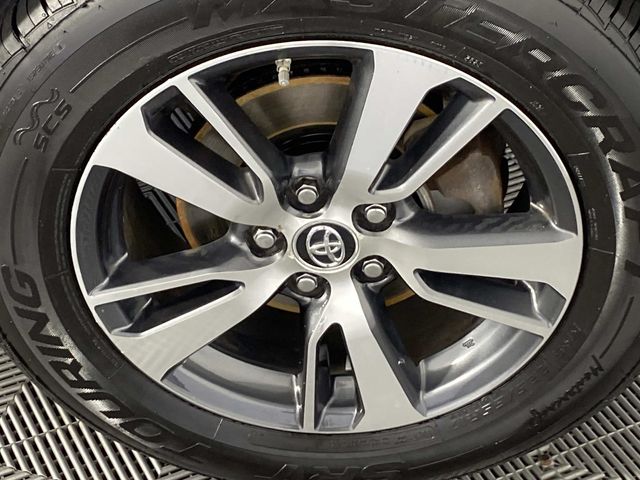 2018 Toyota RAV4 XLE Silver Sky Metallic - Grieco Acura - Image 31