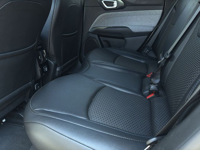 Used 2025 Silver Jeep Latitude image 19