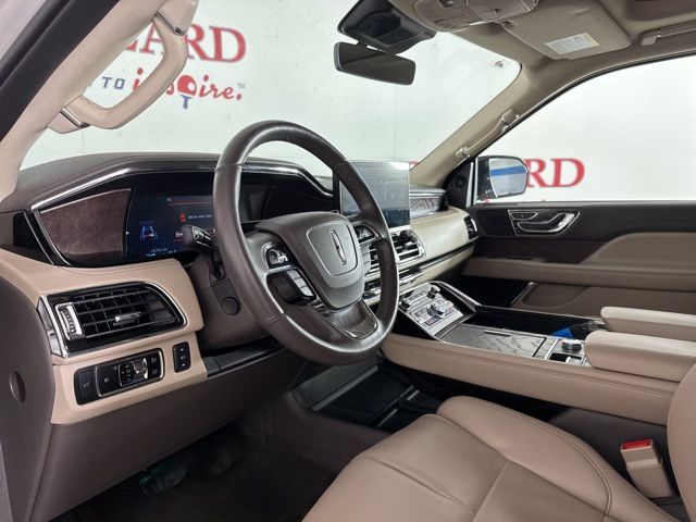 2024 Ceramic Pearl Metallic Tri-Coat Lincoln Navigator Premiere 4X4 SUV