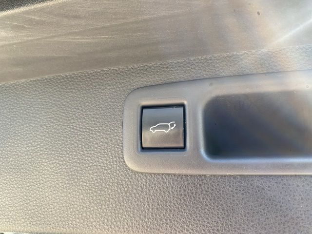 2022 Toyota Highlander Hybrid LE photo