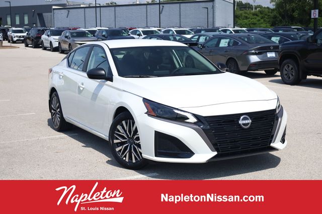 Pearl White Tricoat 2026 Nissan Altima Sedan Front-Wheel Drive Continuously Variable Transmission