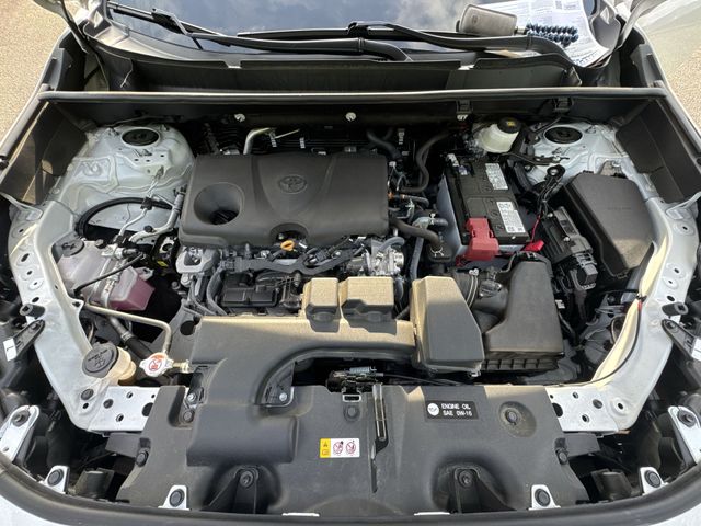 Used 2025 White Toyota LE image 29