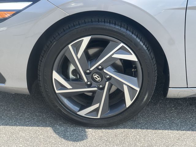 Used 2025 Silver Hyundai SEL Convenience image 40