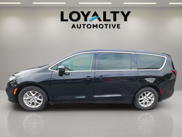 Used 2024 Chrysler Pacifica Van