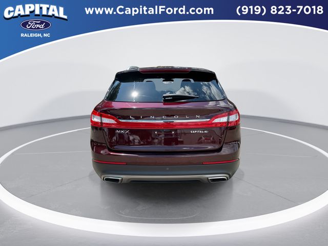 Used 2018 Red Lincoln Select image 7