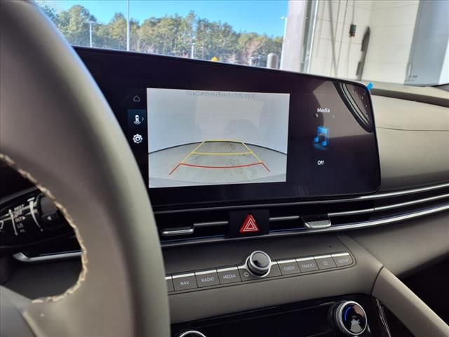 2025 Hyundai Elantra SEL Convenience photo