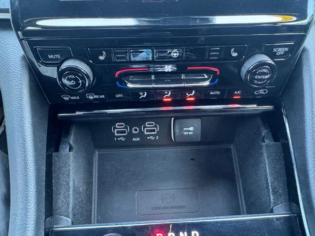 Used 2022 White Jeep Altitude image 28