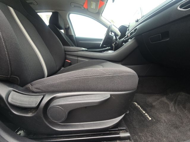 2023 Hyundai Sonata SE:167717A