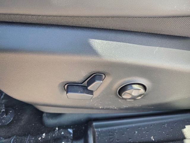 New 2026 White Chrysler Select image 4