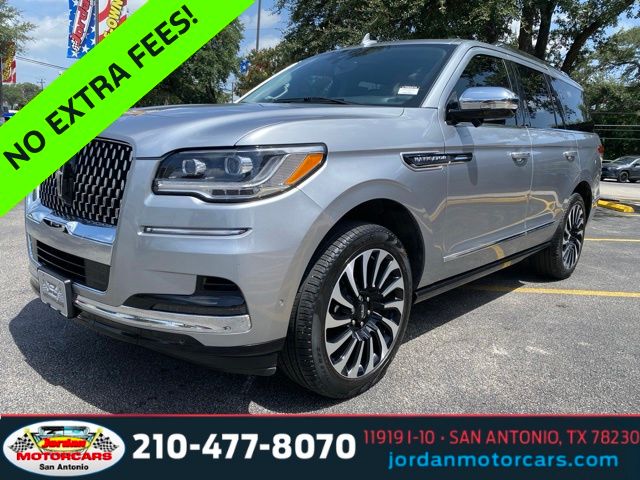 Silver Radiance Metallic Clearcoat 2023 Lincoln Navigator SUV / Crossover Four-Wheel Drive Automatic