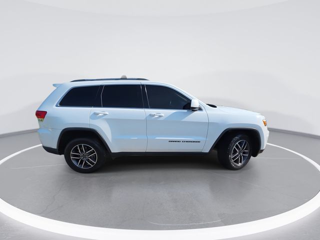 Used 2019 Bright White Clearcoat Jeep Laredo E image 9