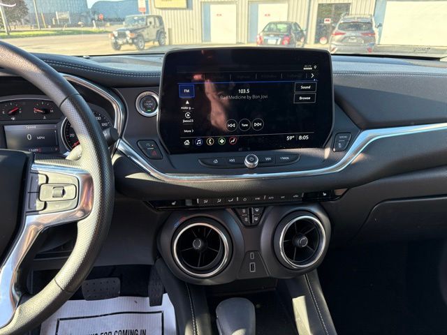 View vehicle photo 6