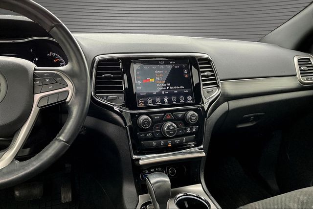 Used 2020 White Jeep Altitude image 9