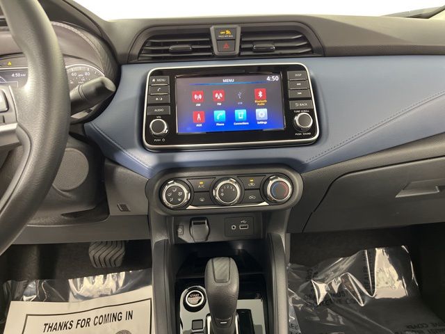2025 Super Black Metallic Nissan Versa 1.6 SV FWD Sedan