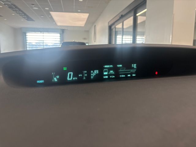 Used 2010  Toyota I image 16