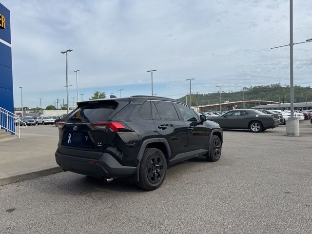 2019 Toyota RAV4 LE photo