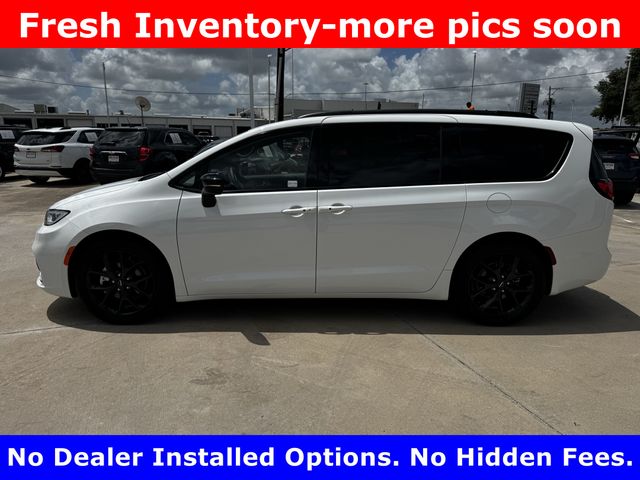 2025 Chrysler Pacifica Limited White at Mac Haik CDJR North Houston